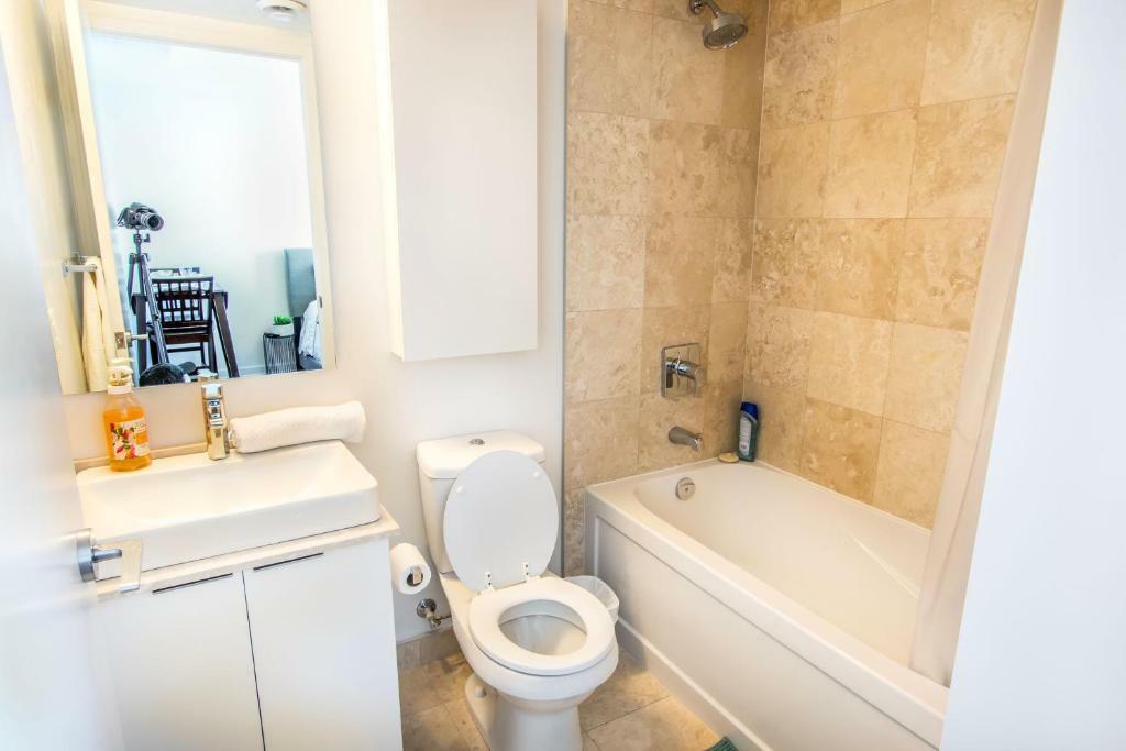 Micasa Suites - Modern Executive Condo Торонто Экстерьер фото